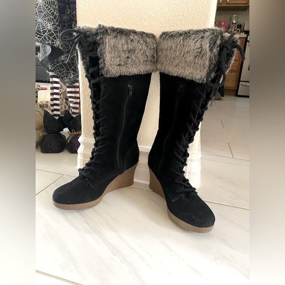 NWOT Rampage:  Black Lace Up Boots with Faux Fur Trim , Size 7 - Picture 1 of 8